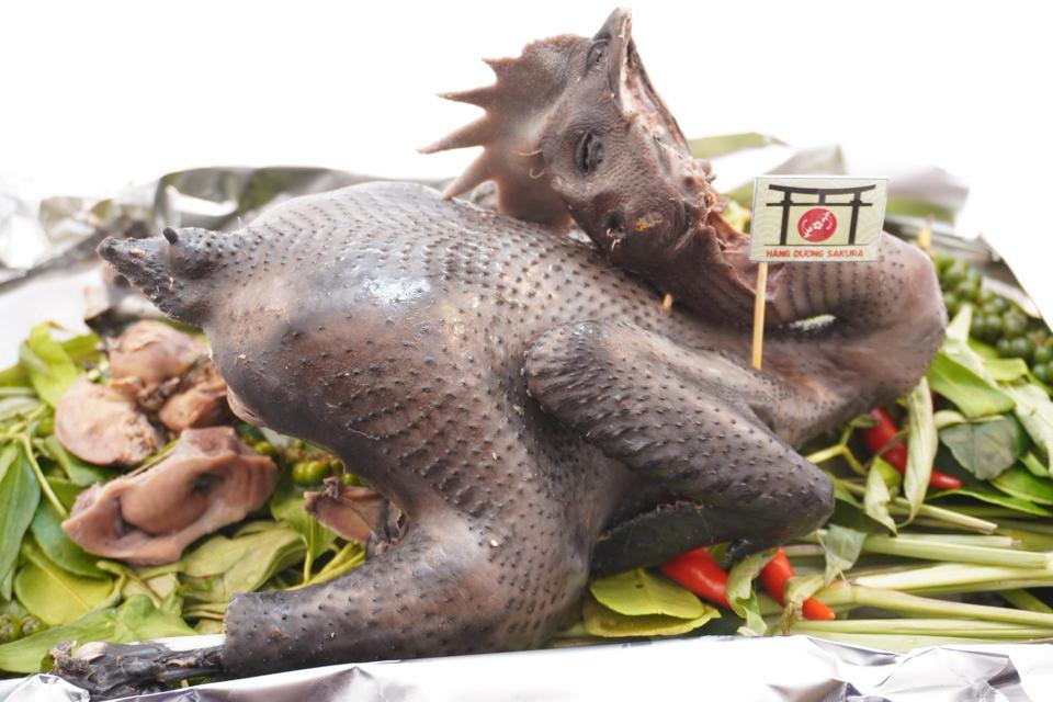 Gà H'Mông-duoc-ban-tai-Muối Tiêu Chanh