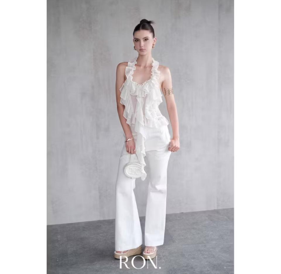  Quần loe kaki trắng RON basic-duoc-ban-tai-Cunnei