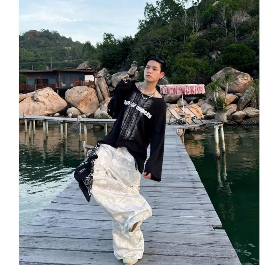 Áo thun Bad Choices dài tay in hình -duoc-ban-tai-Cunnei
