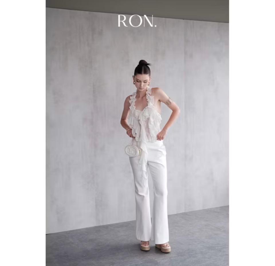 Quần loe kaki trắng RON basic-duoc-ban-tai-Cunnei