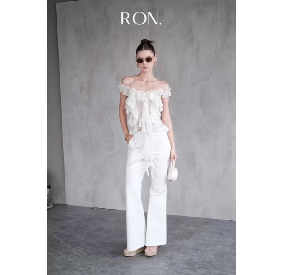  Quần loe kaki trắng RON basic-duoc-ban-tai-Cunnei