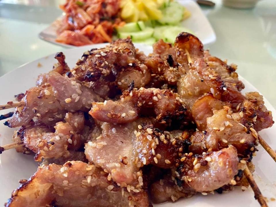 Thịt heo xiên tẩm mè nướng-duoc-ban-tai-Rio Cake Delivery