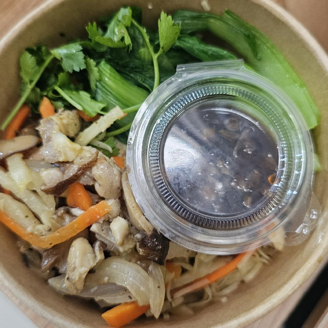 MIẾN/MÌ XÀO GÀ NẤM-duoc-ban-tai-Rio Cake Delivery