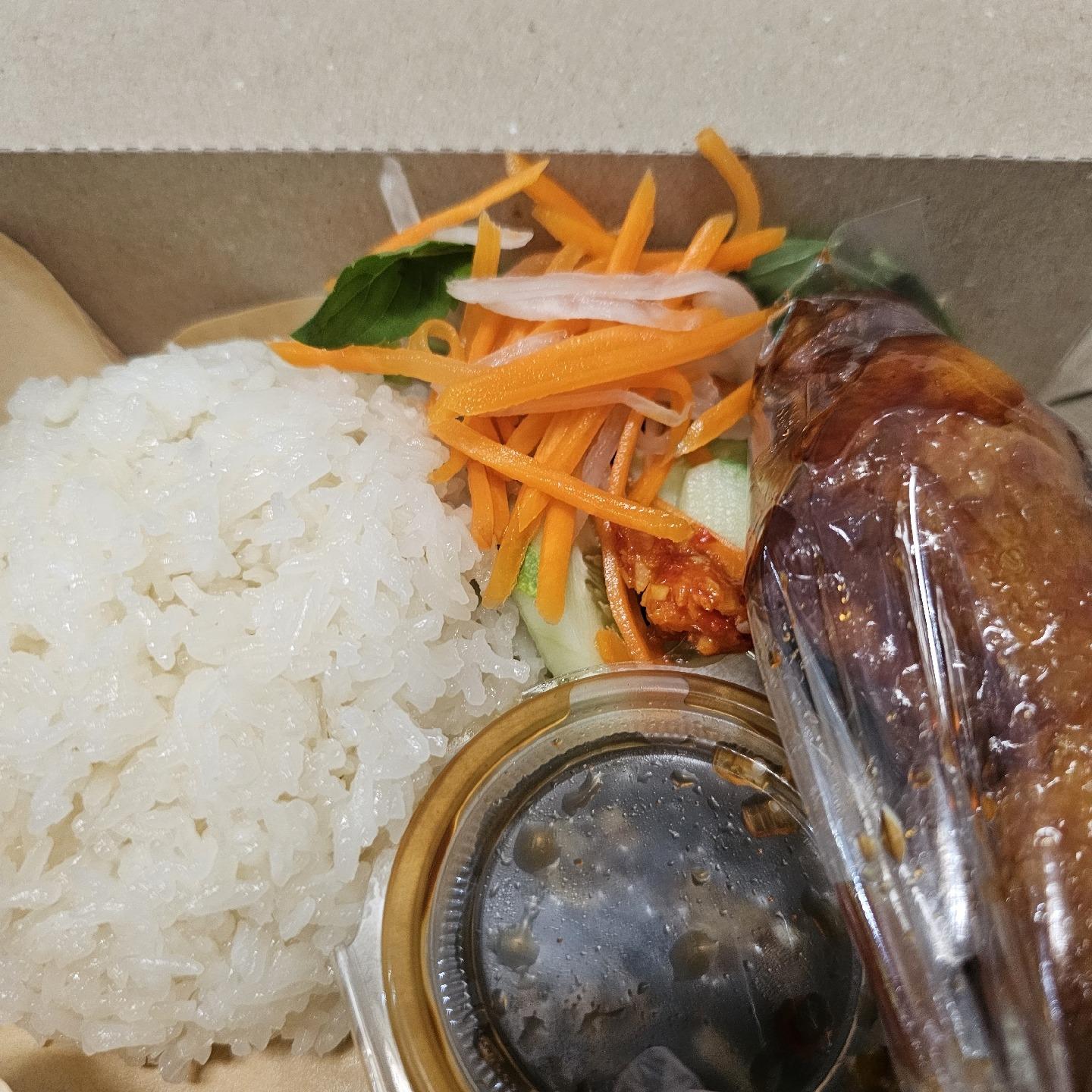 XÔI kèm tùy chọn (phá lấu/gà mắm bơ/xá xíu)-duoc-ban-tai-Rio Cake Delivery