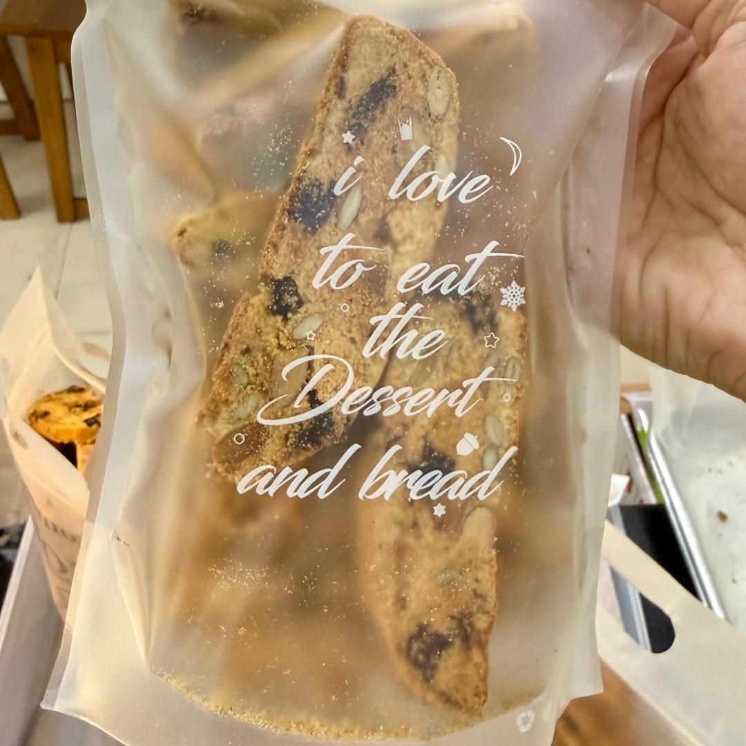 Biscotti hạnh nhân-duoc-ban-tai-Rio Cake Delivery