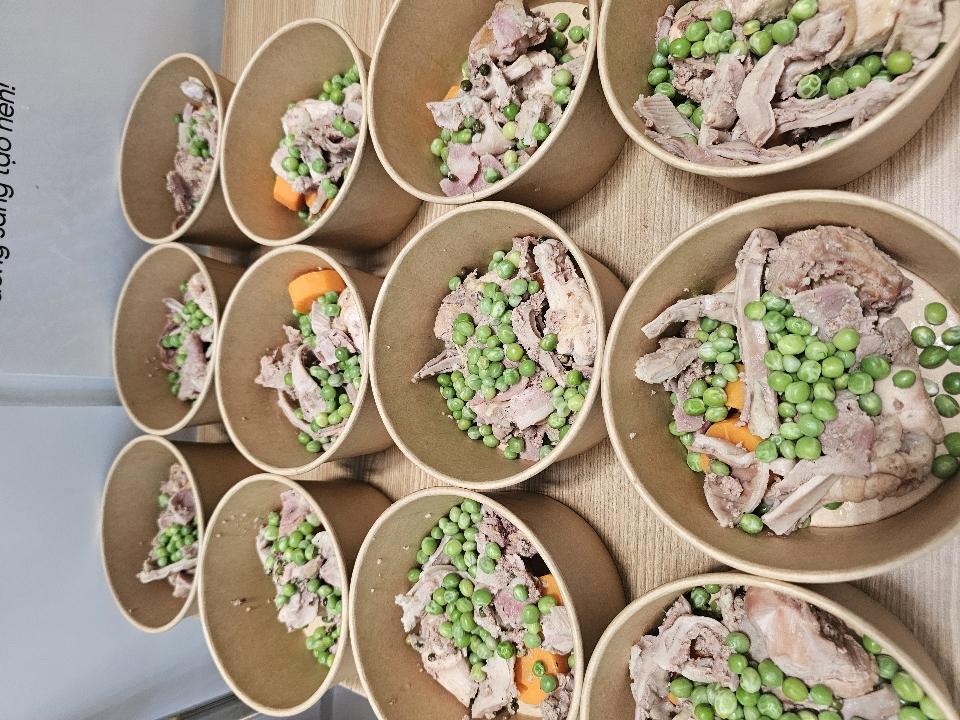 Gà hầm Bao tử tiêu xanh(nước cốt pate )-duoc-ban-tai-Rio Cake Delivery