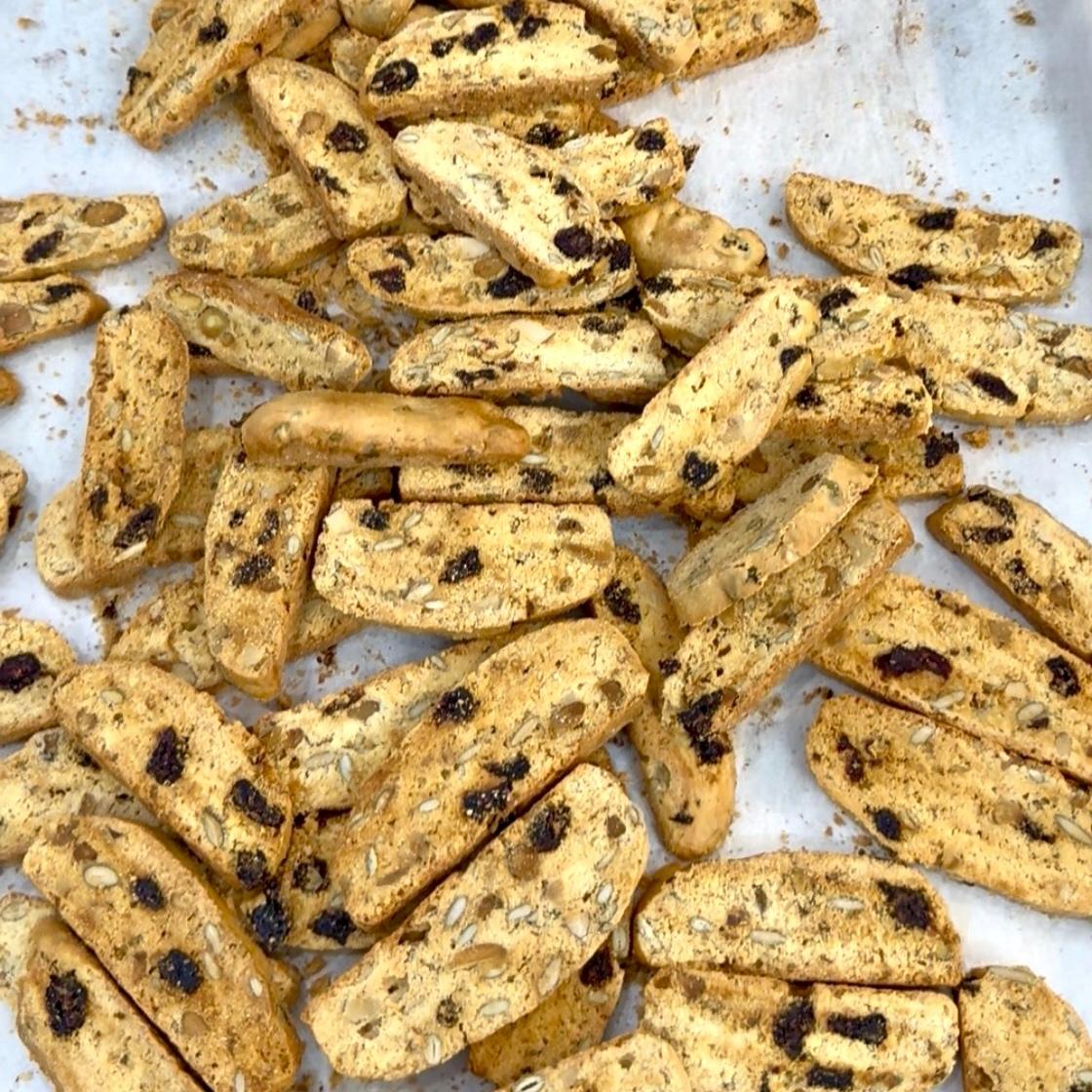 Biscotti hạnh nhân-duoc-ban-tai-Rio Cake Delivery