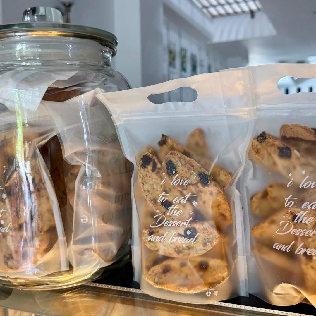 Biscotti hạnh nhân-duoc-ban-tai-Rio Cake Delivery
