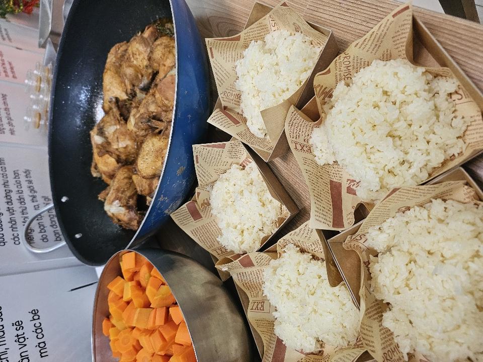 Phá lấu heo, kèm xôi hoặc bánh mì-duoc-ban-tai-Rio Cake Delivery