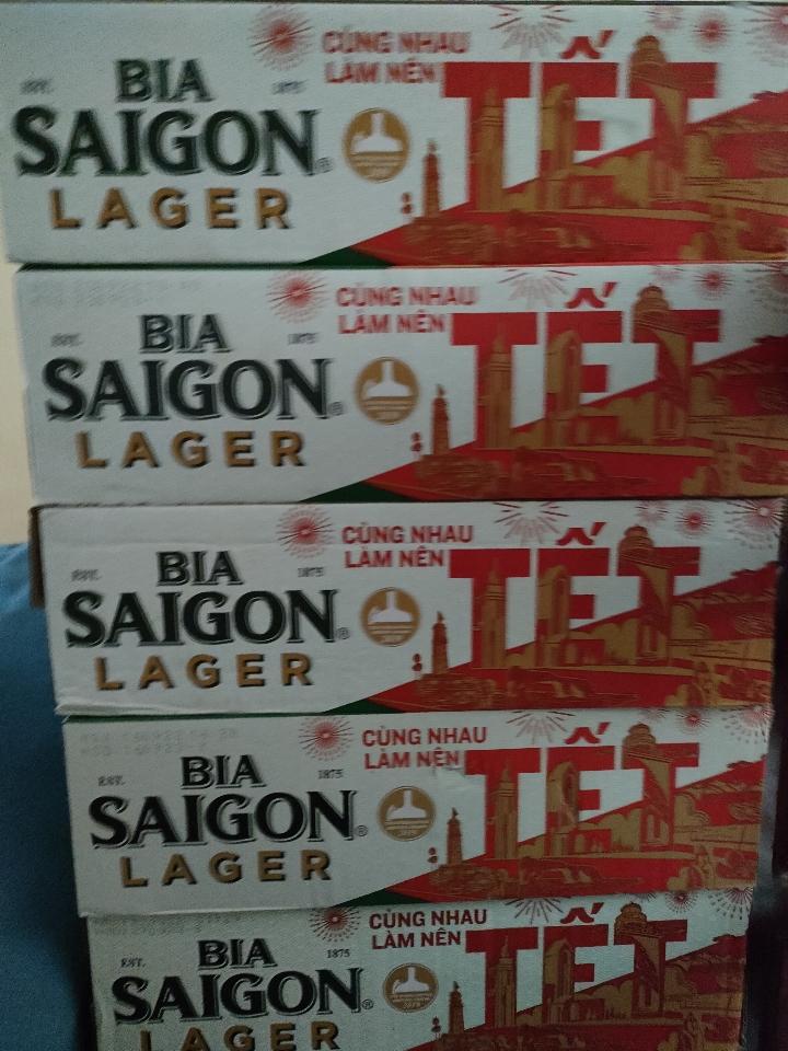 Bia Sài Gòn-duoc-ban-tai-Hưởng Thúy