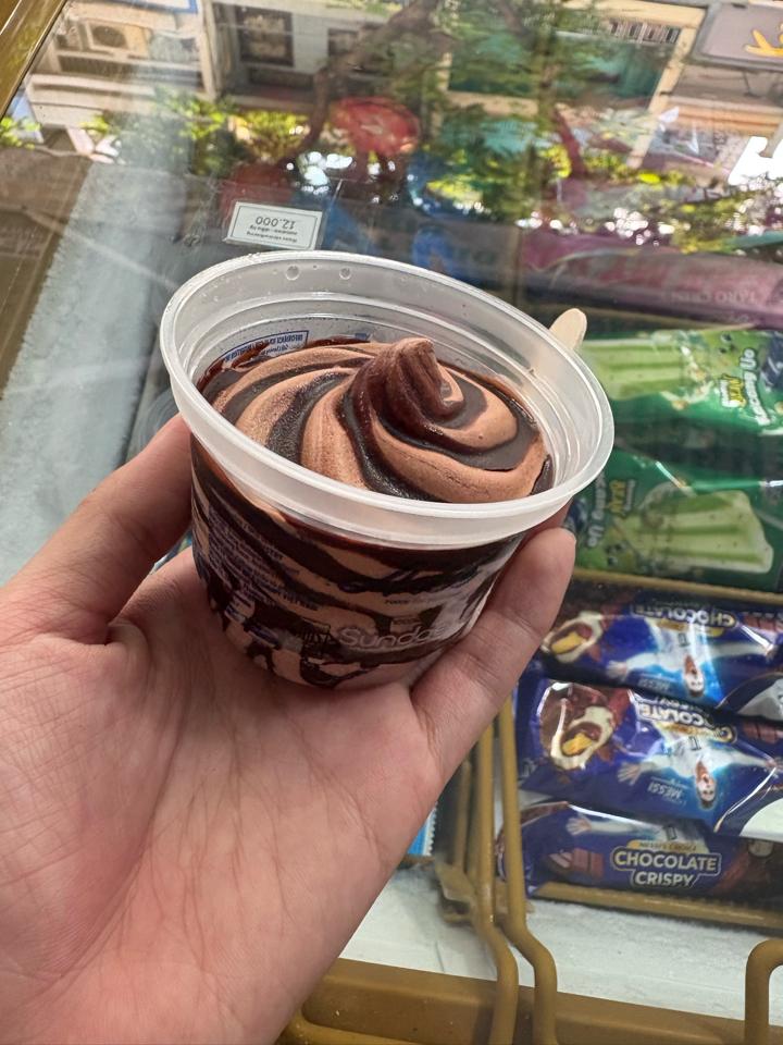 kem chocolate sundae - socola ly-duoc-ban-tai-Ice Cream Xumi