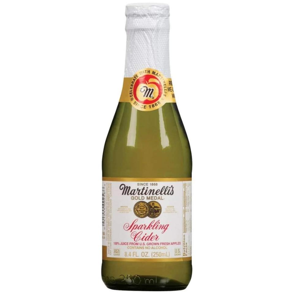 Nước Ép Táo Nho Martinelli’s Sparkling Apple-Grape (250ml x 12)-duoc-ban-tai-Cửa Tiệm Nhỏ