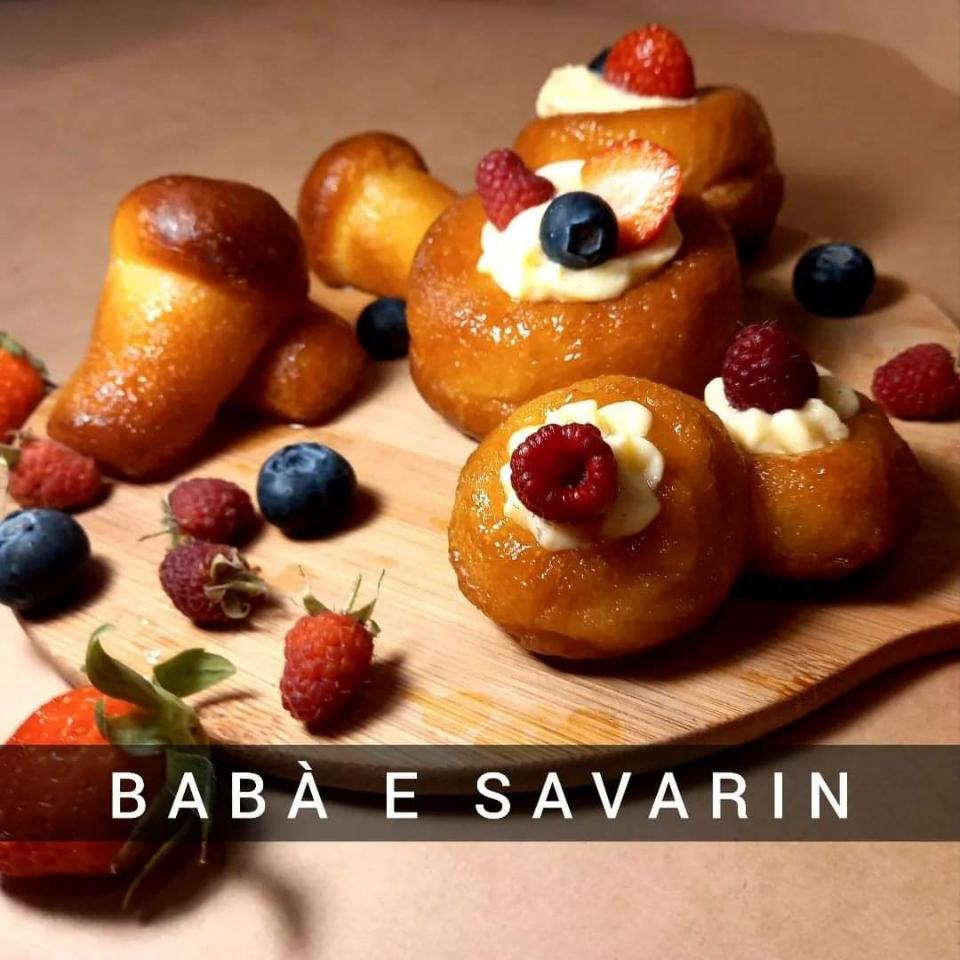 Babà savarin -duoc-ban-tai-Peppe's forno