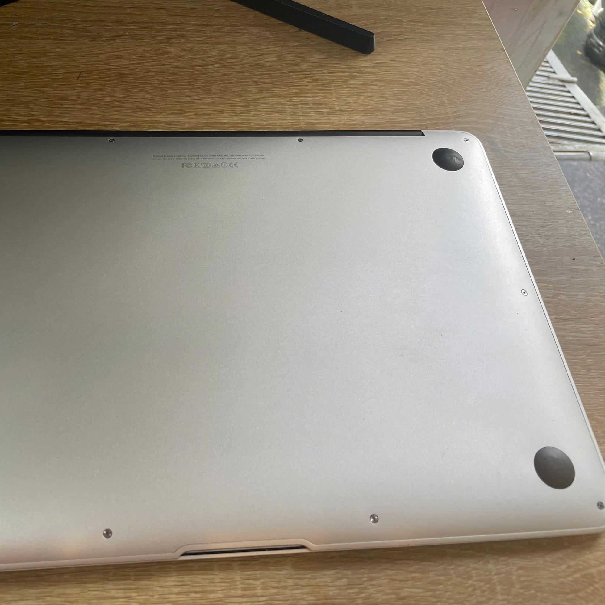 MacBook Air 2017 13inch-duoc-ban-tai-Vi Tính Kim Trân
