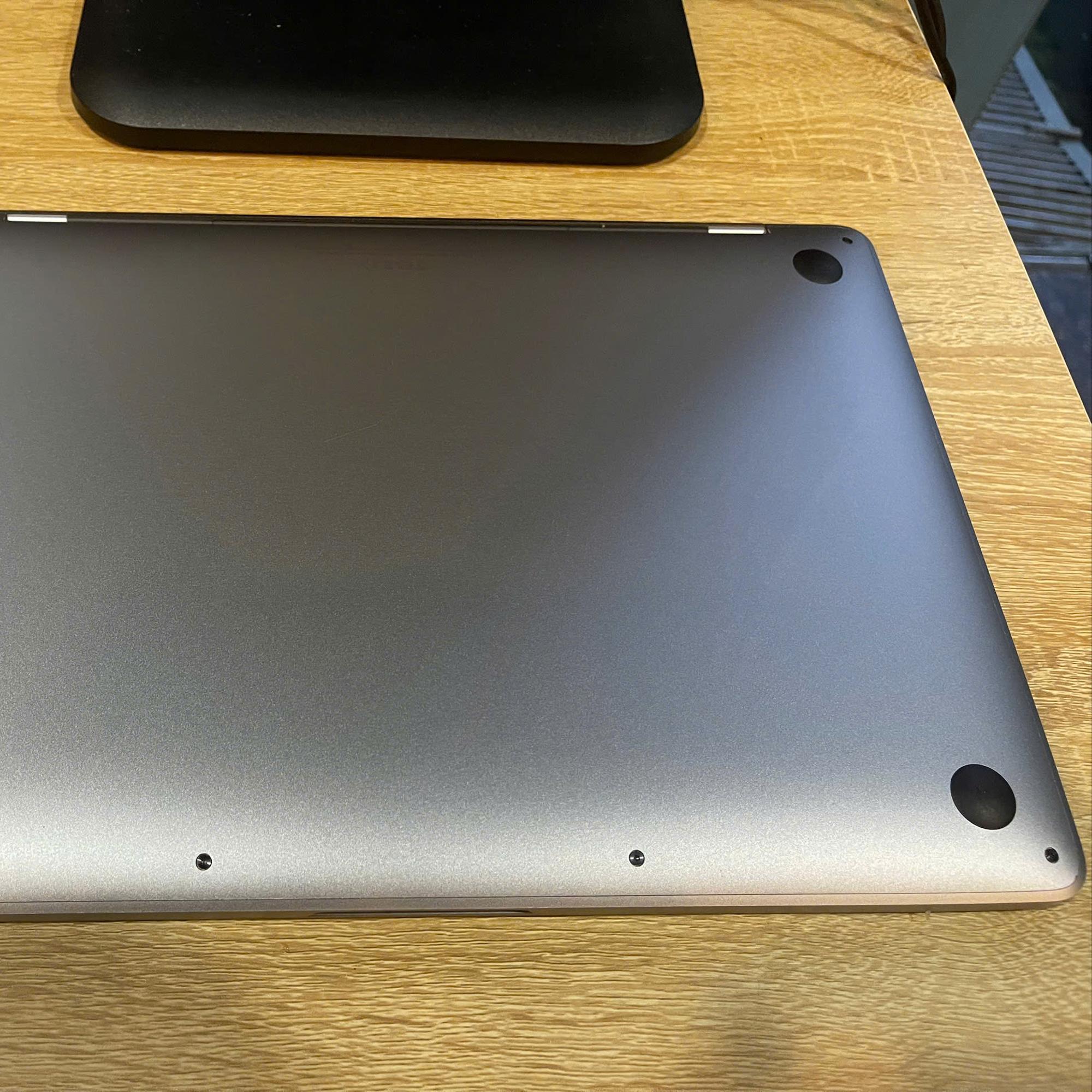 MacBook Pro 2020 Core i5 RAM 8GB 256GB SSD Màn 13inch Retina-duoc-ban-tai-Vi Tính Kim Trân