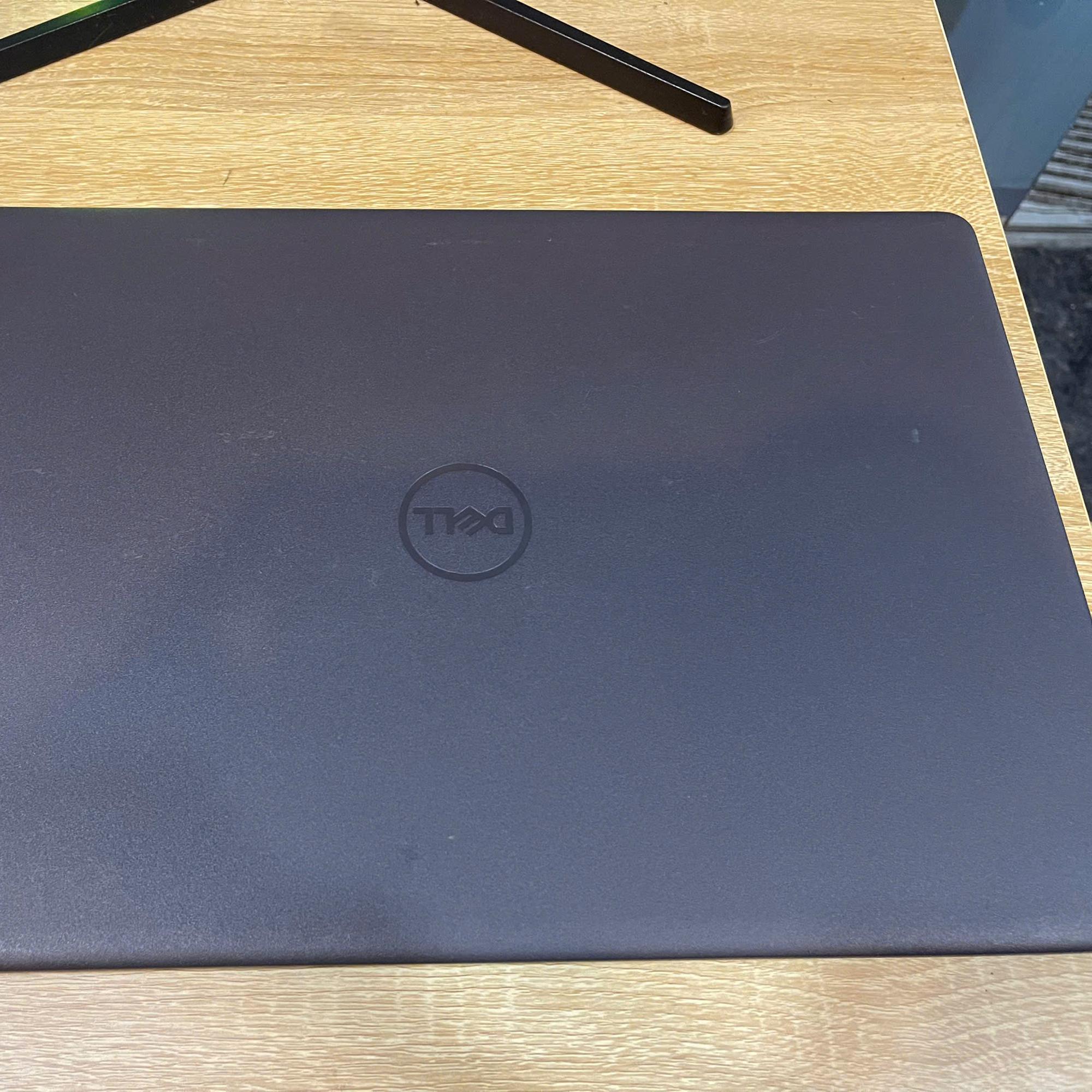 Dell i5 11th Ram 16GB Card MX330 Màn 15.6inch FHD -duoc-ban-tai-Vi Tính Kim Trân