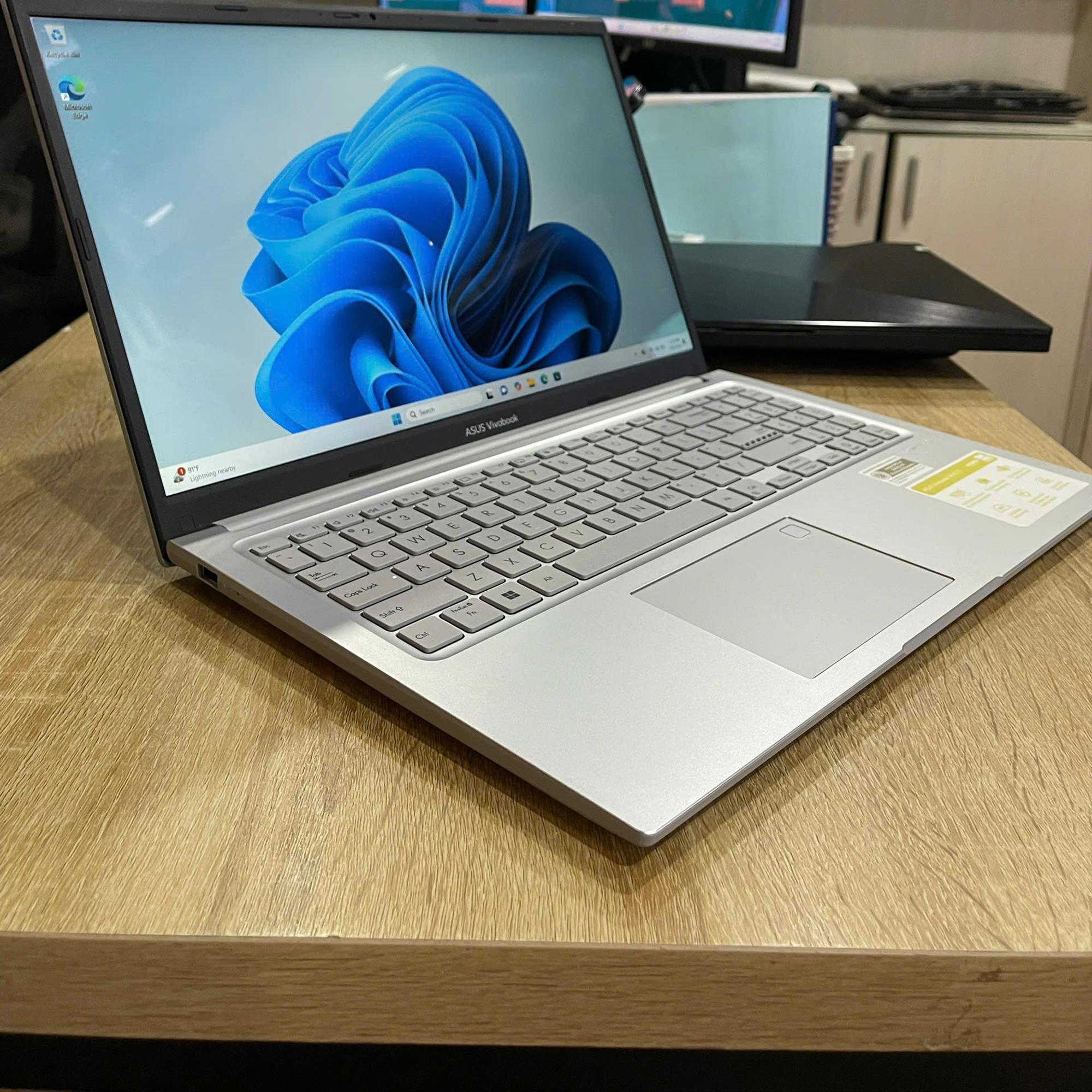 Asus i7 13th Ram 16GB 512GB SSD Màn 15.6inch FHD IPS-duoc-ban-tai-Vi Tính Kim Trân