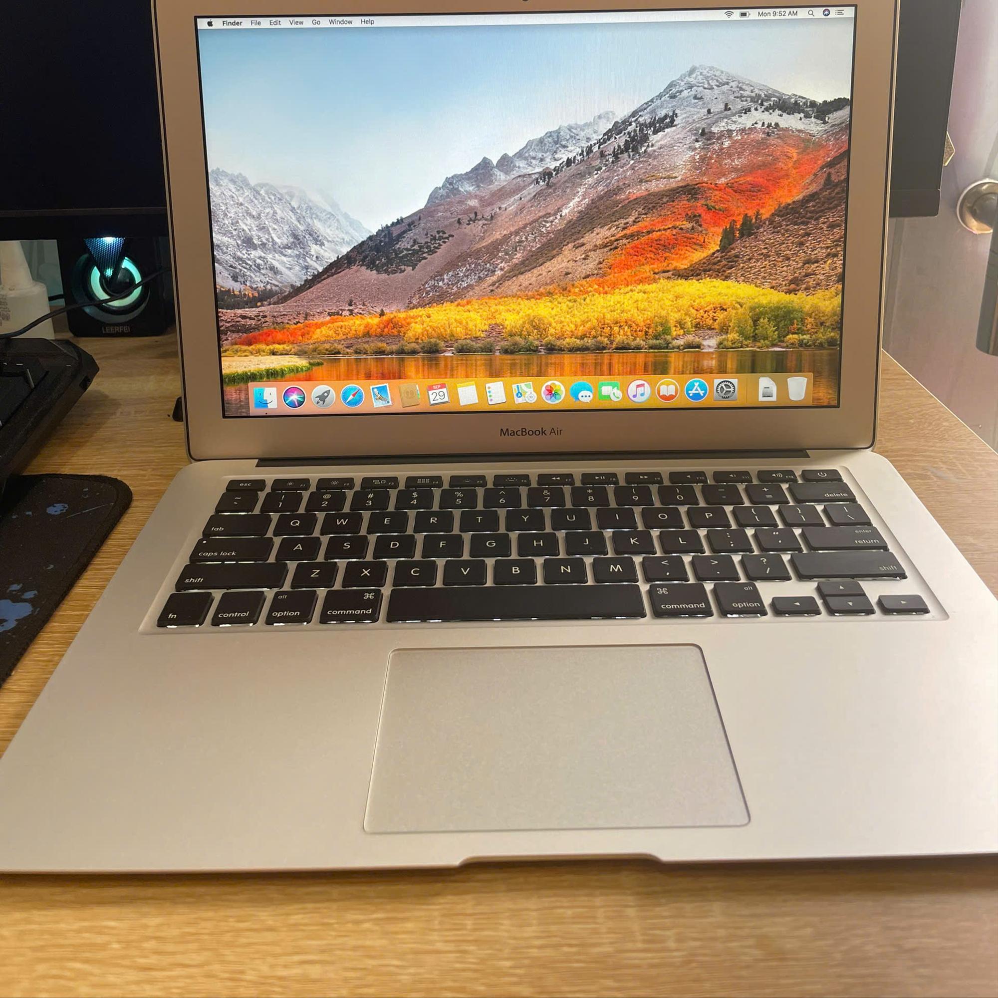 MacBook Air 2017 13inch-duoc-ban-tai-Vi Tính Kim Trân