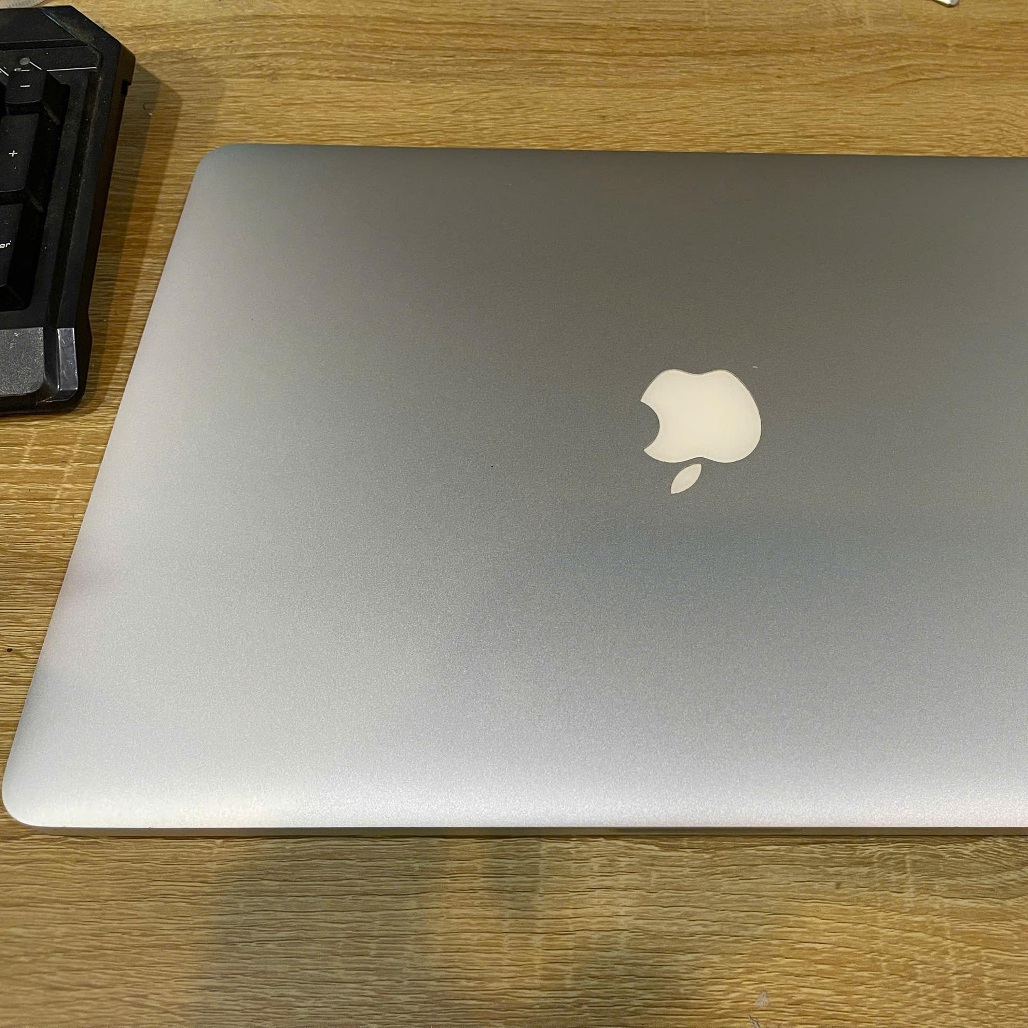 MacBook Pro 2015 Core i7 Ram 16GB 500GB SSD Card rời AMD R9 370X Màn 15inch Retina-duoc-ban-tai-Vi Tính Kim Trân