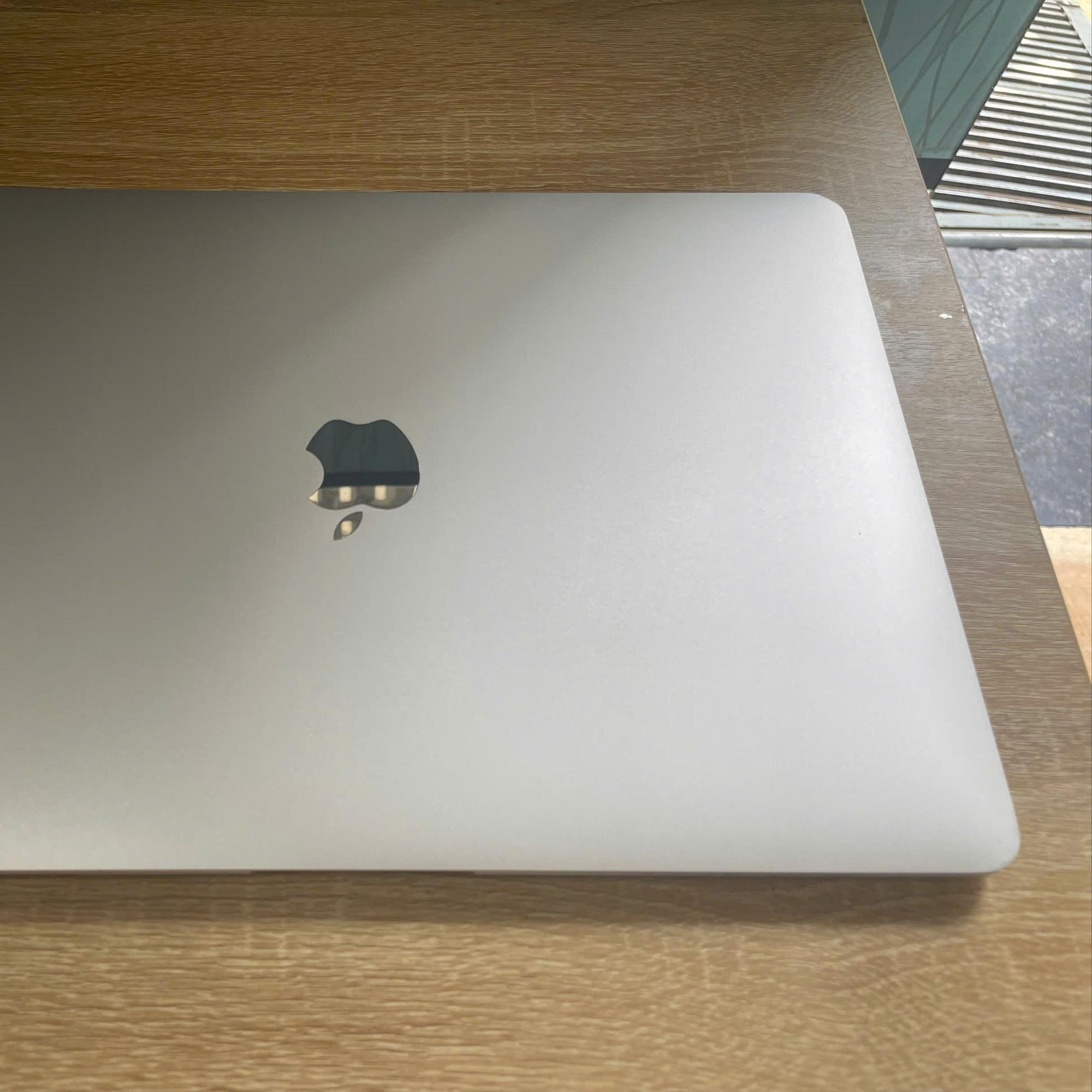 MacBook Air M1 2020 Ram 8GB 256GB SSD Màn 13.3inch Retina PIN 85%-duoc-ban-tai-Vi Tính Kim Trân