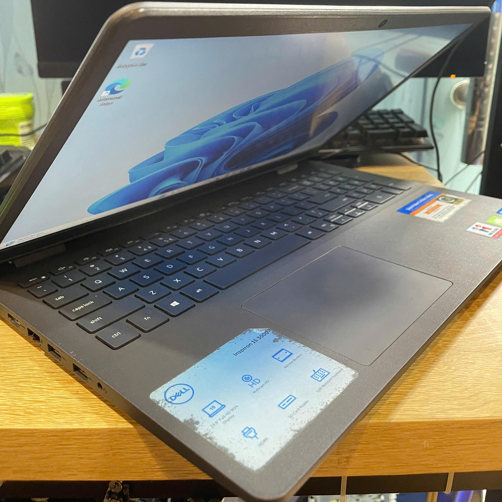 Dell i5 11th Ram 8GB Card MX330 Màn 15.6inch FHD -duoc-ban-tai-Vi Tính Kim Trân