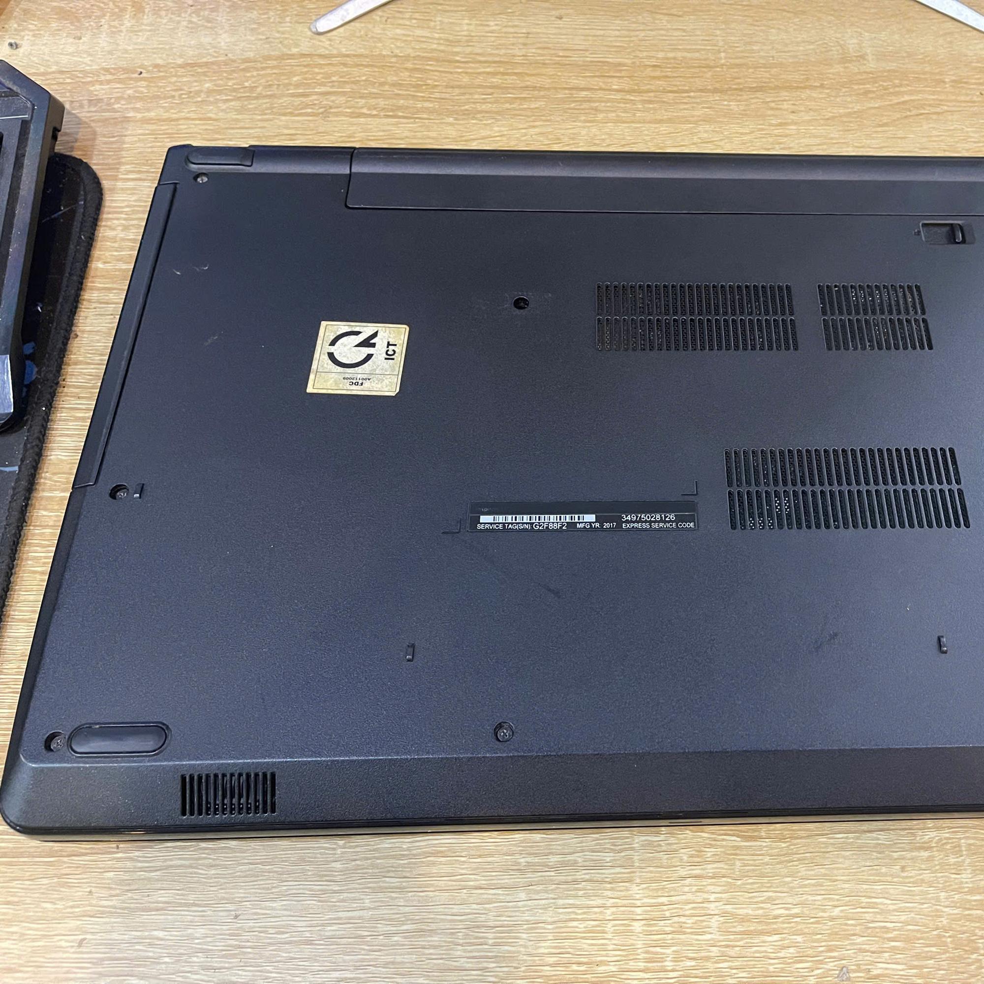 Dell i5 7th Ram 8GB 128GB SSD Card rời AMD R5 M430 Màn 15.6inch-duoc-ban-tai-Vi Tính Kim Trân