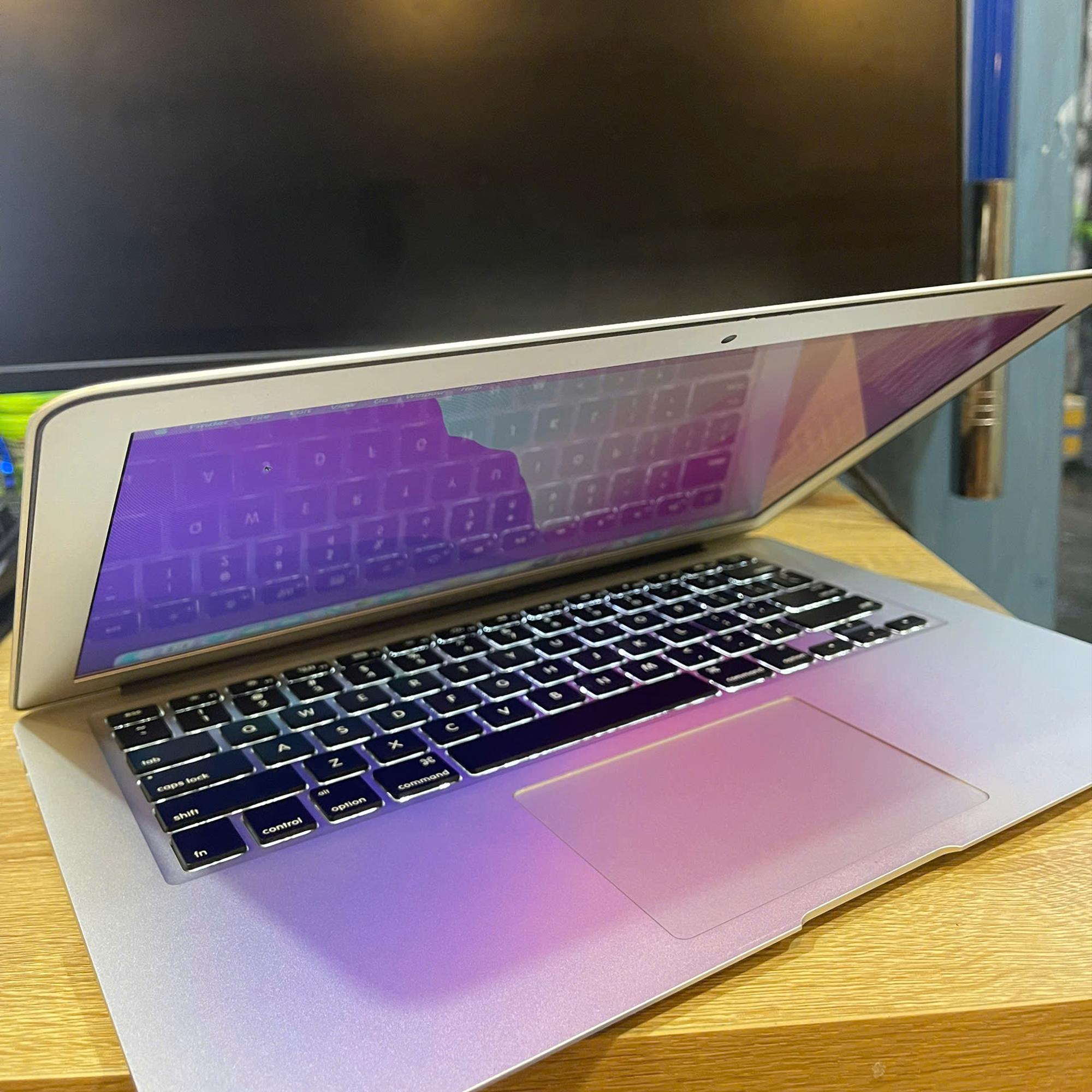 MacBook Air 2015 i5 Ram 4gb 13 inch-duoc-ban-tai-Vi Tính Kim Trân