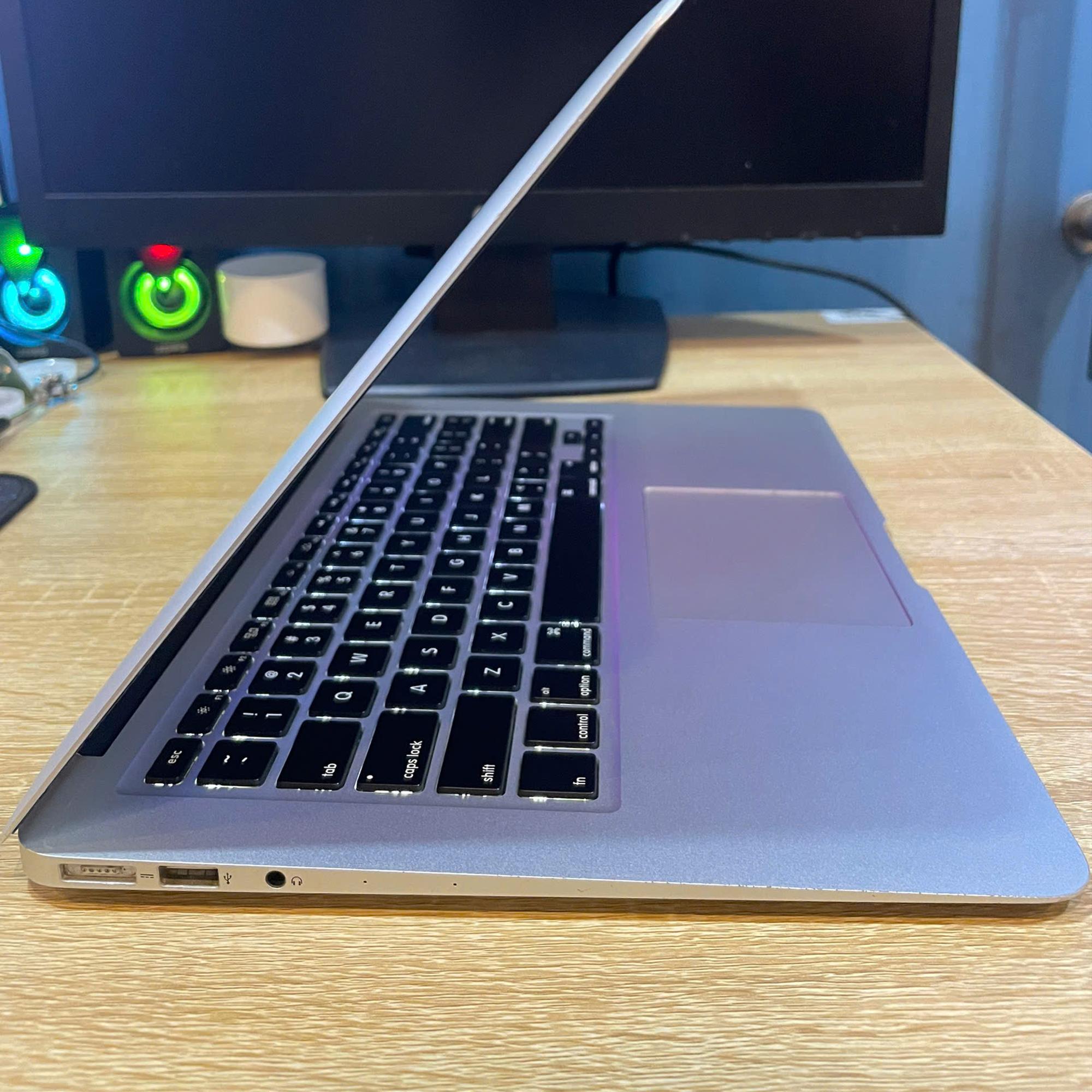 MacBook Air 2017 13inch-duoc-ban-tai-Vi Tính Kim Trân