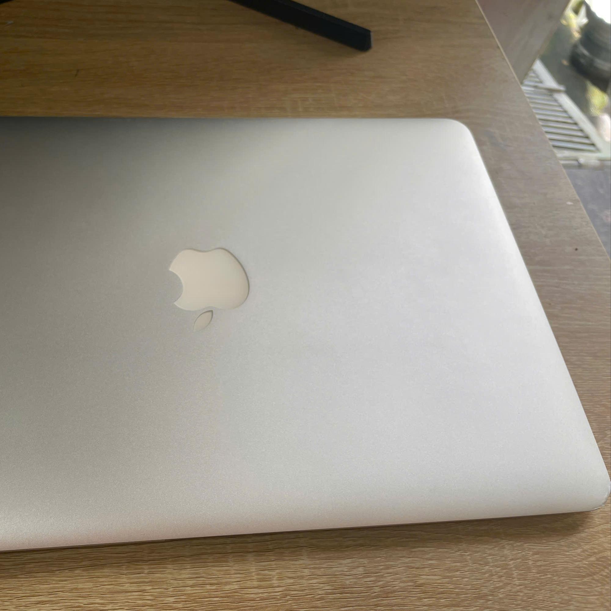 MacBook Air 2017 13inch-duoc-ban-tai-Vi Tính Kim Trân
