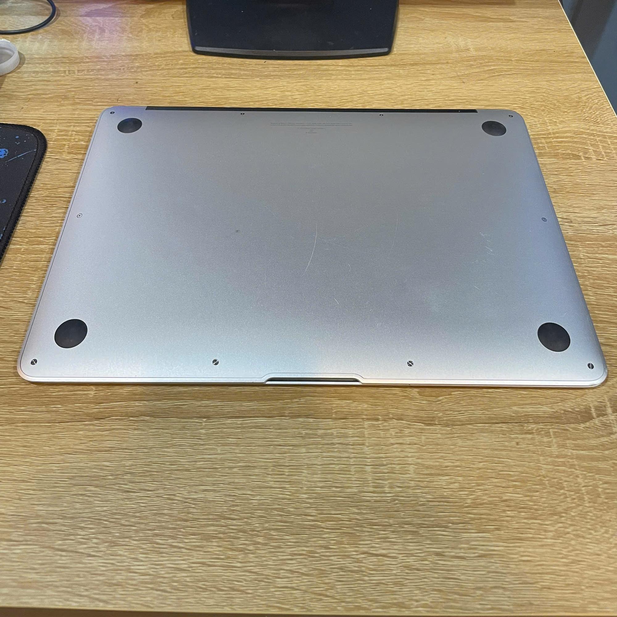 MacBook Air 2017 13inch-duoc-ban-tai-Vi Tính Kim Trân