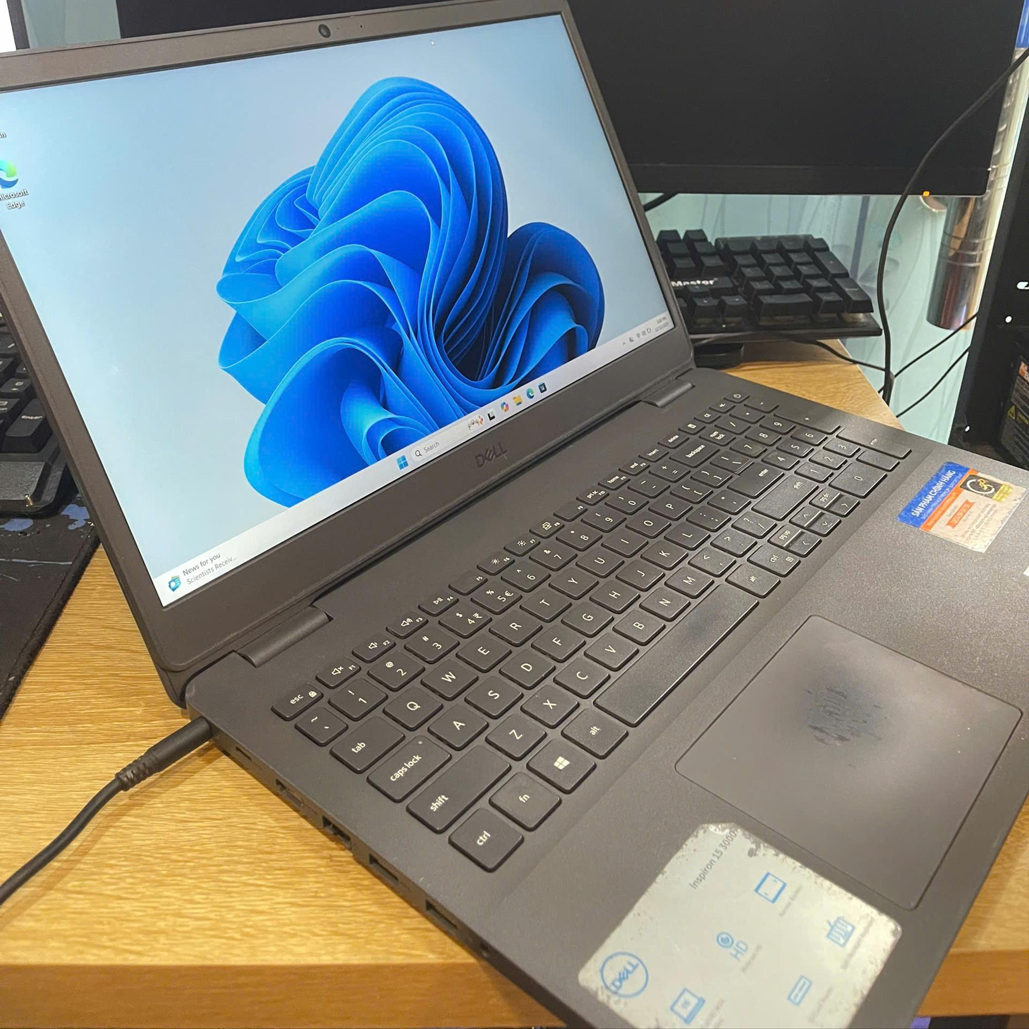 Dell i5 11th Ram 8GB Card MX330 Màn 15.6inch FHD -duoc-ban-tai-Vi Tính Kim Trân