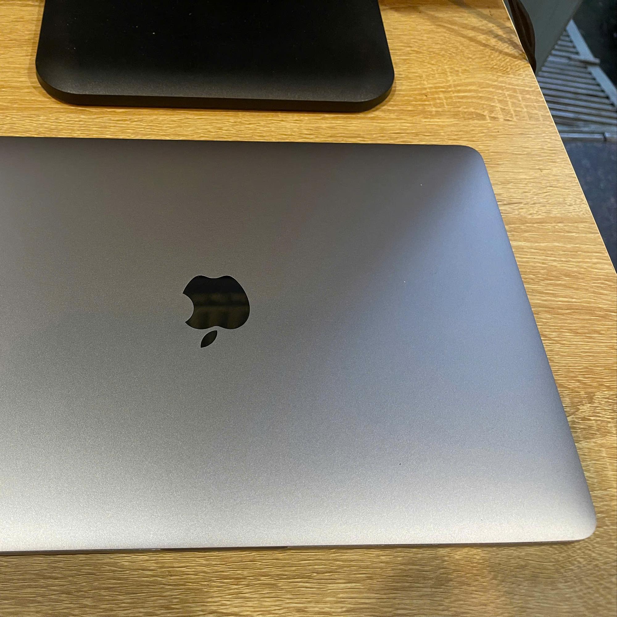 MacBook Pro 2020 Core i5 RAM 8GB 256GB SSD Màn 13inch Retina-duoc-ban-tai-Vi Tính Kim Trân