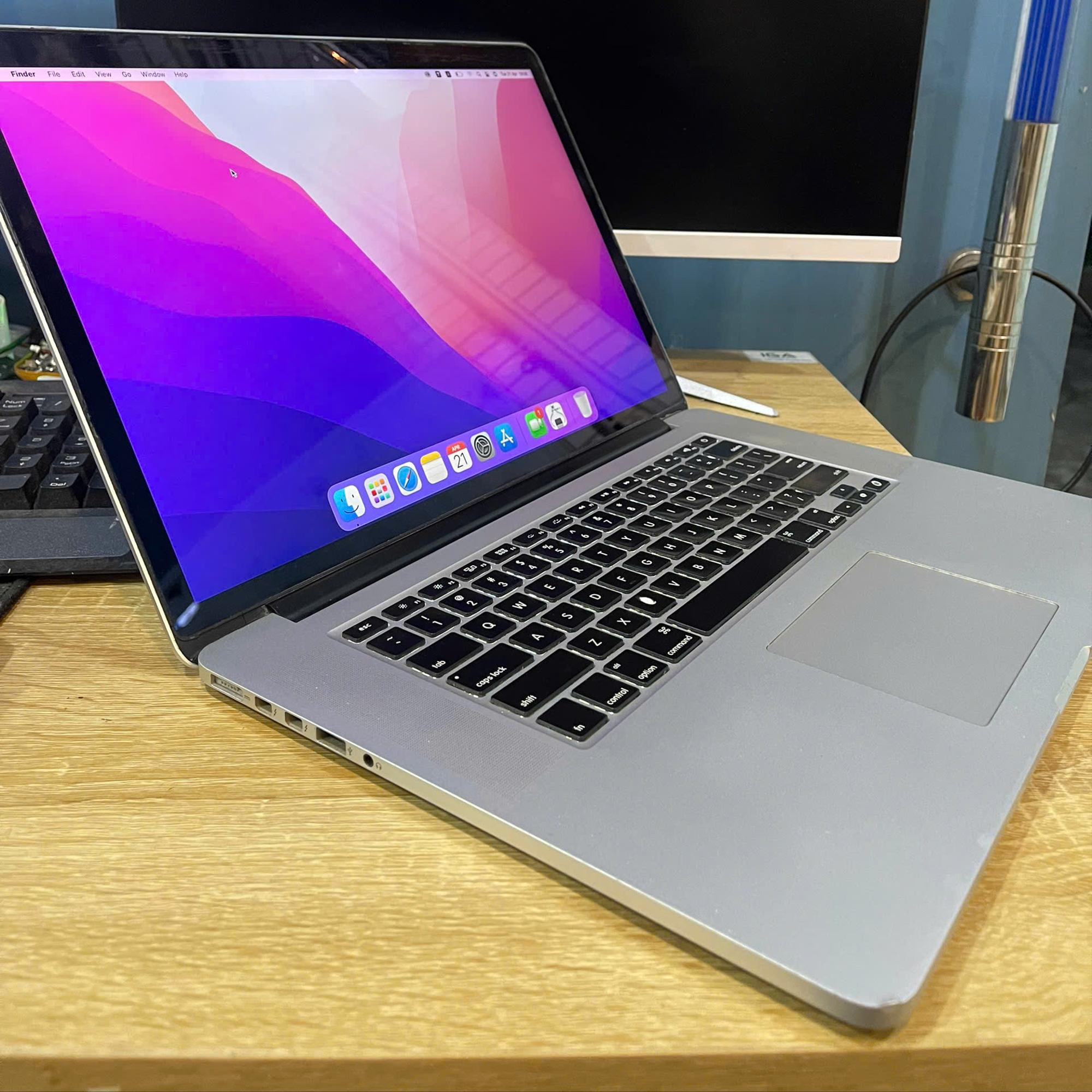 MacBook Pro 2015 Core i7 Ram 16GB 500GB SSD Card rời AMD R9 370X Màn 15inch Retina-duoc-ban-tai-Vi Tính Kim Trân