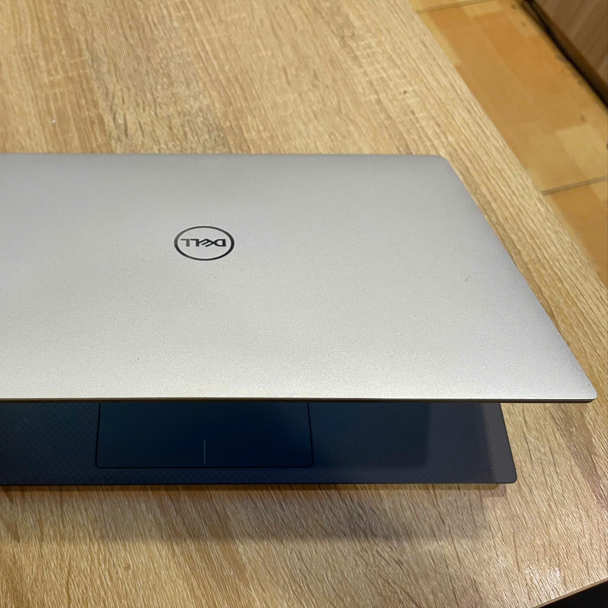 Dell XPS i5 8th Ram 8GB 256GB SSD Màn 13.3inch FHD IPS Cảm ứng-duoc-ban-tai-Vi Tính Kim Trân