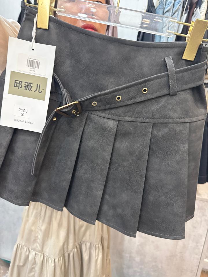 Chân váy kiểu Lisa -duoc-ban-tai-Lisa
