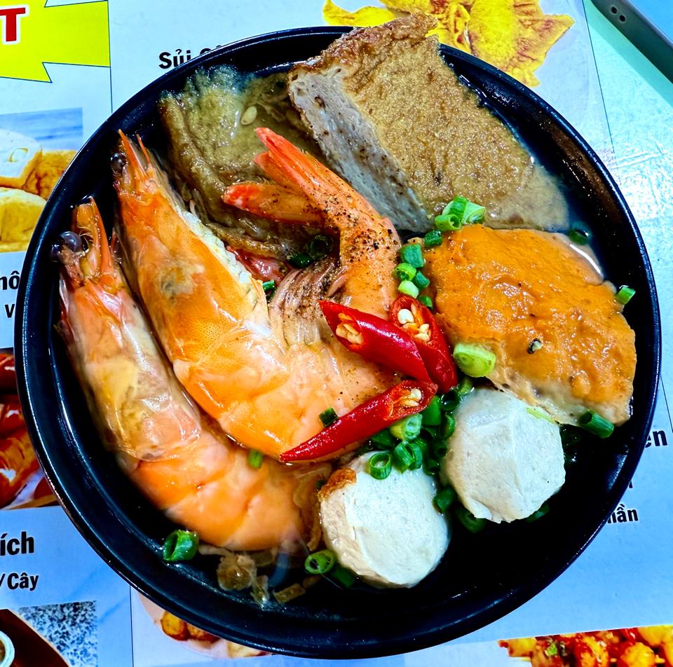 Súp hải sản-duoc-ban-tai-Mì Trộn Trứng Lòng Đào