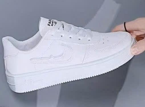 Giày  thể thao trắng-duoc-ban-tai-Shop giày Ốc - Giày Nữ Thời Trang