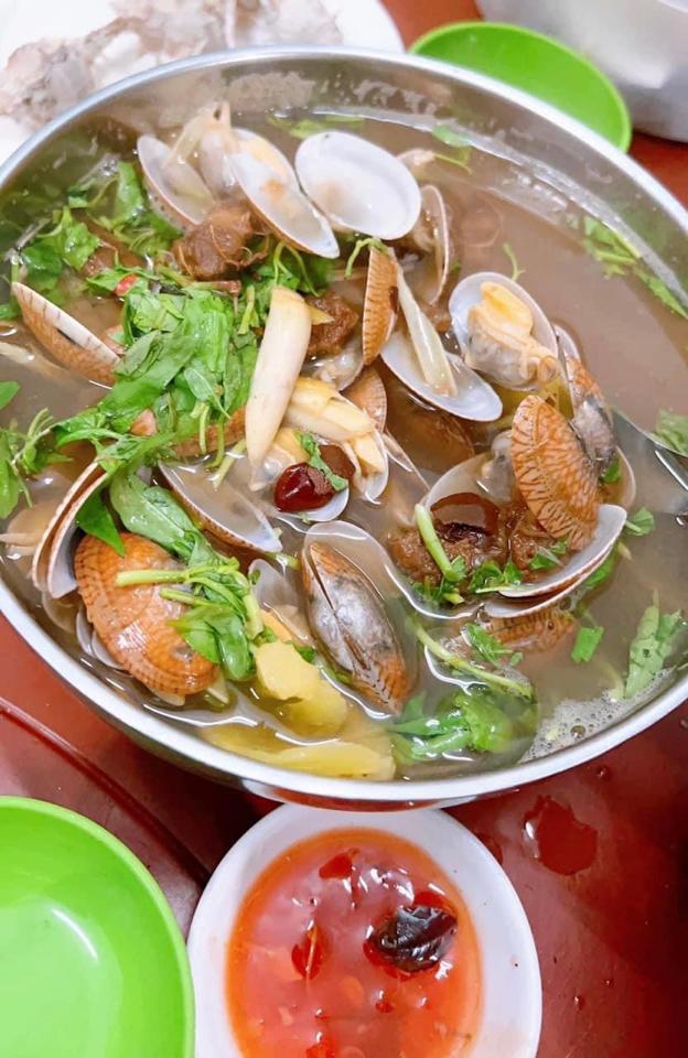 ngao hoa nấu chua cay-duoc-ban-tai-Ốc nàng dâu