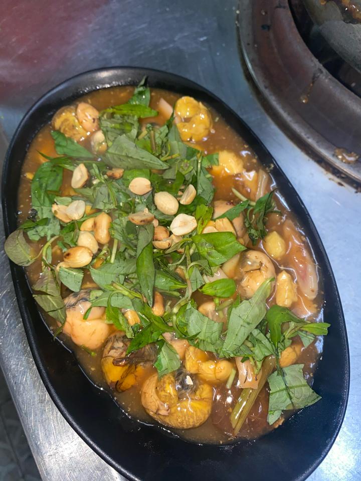 cút lộn xào me-duoc-ban-tai-Ốc nàng dâu