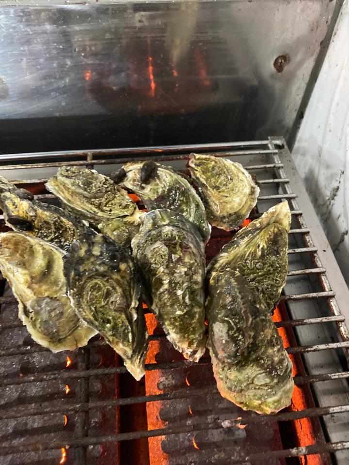 hầu nướng-duoc-ban-tai-Ốc nàng dâu