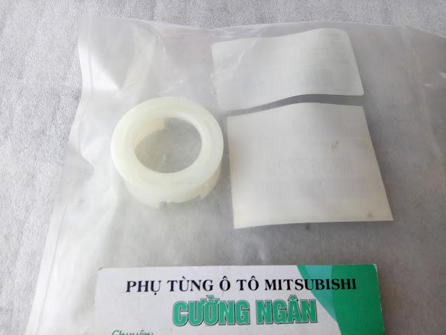 Nắp chụp cần số (Cap T/F gearshift fulcrum) Pajero V73 V93 MR367729-duoc-ban-tai-Công ty CP Cường Ngân Com