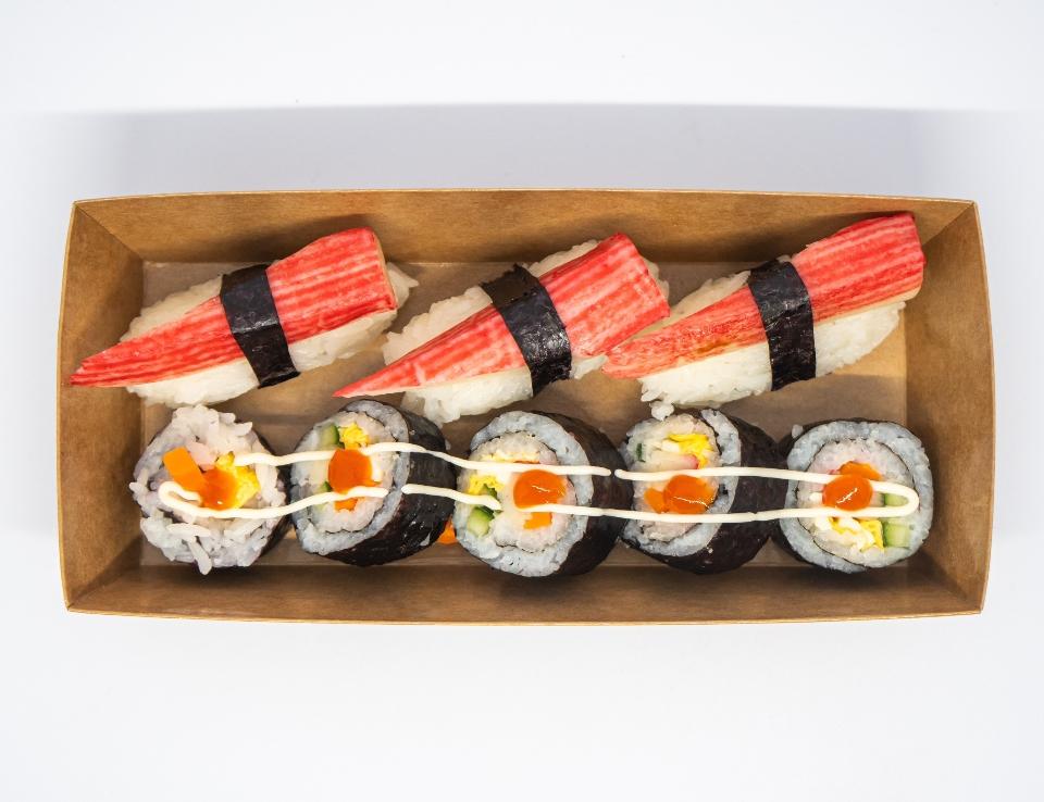 Sushi truyền thống- Nigiri-duoc-ban-tai-MiNa Baker