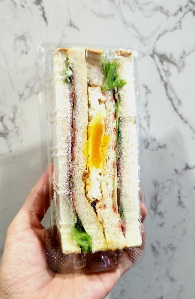 Sandwich Kẹp-duoc-ban-tai-MiNa Baker