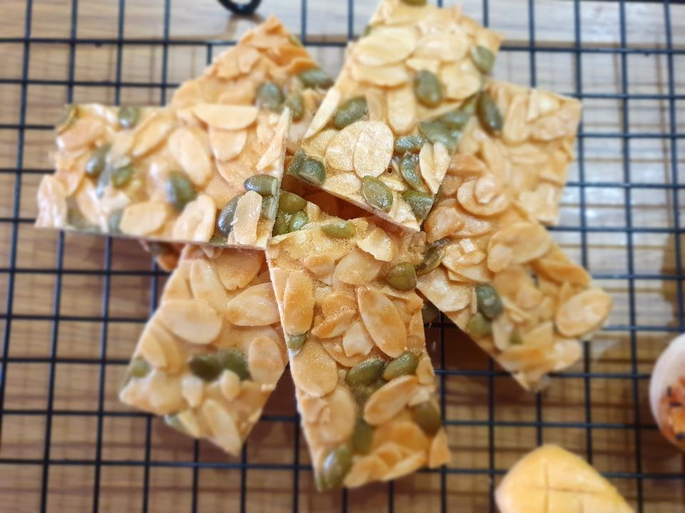 Hạnh nhân ngói (300gr)-duoc-ban-tai-MiNa Baker