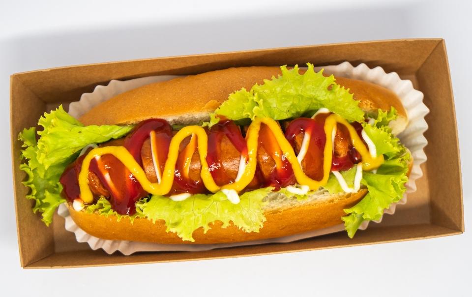 Hotdog xúc xích-duoc-ban-tai-MiNa Baker