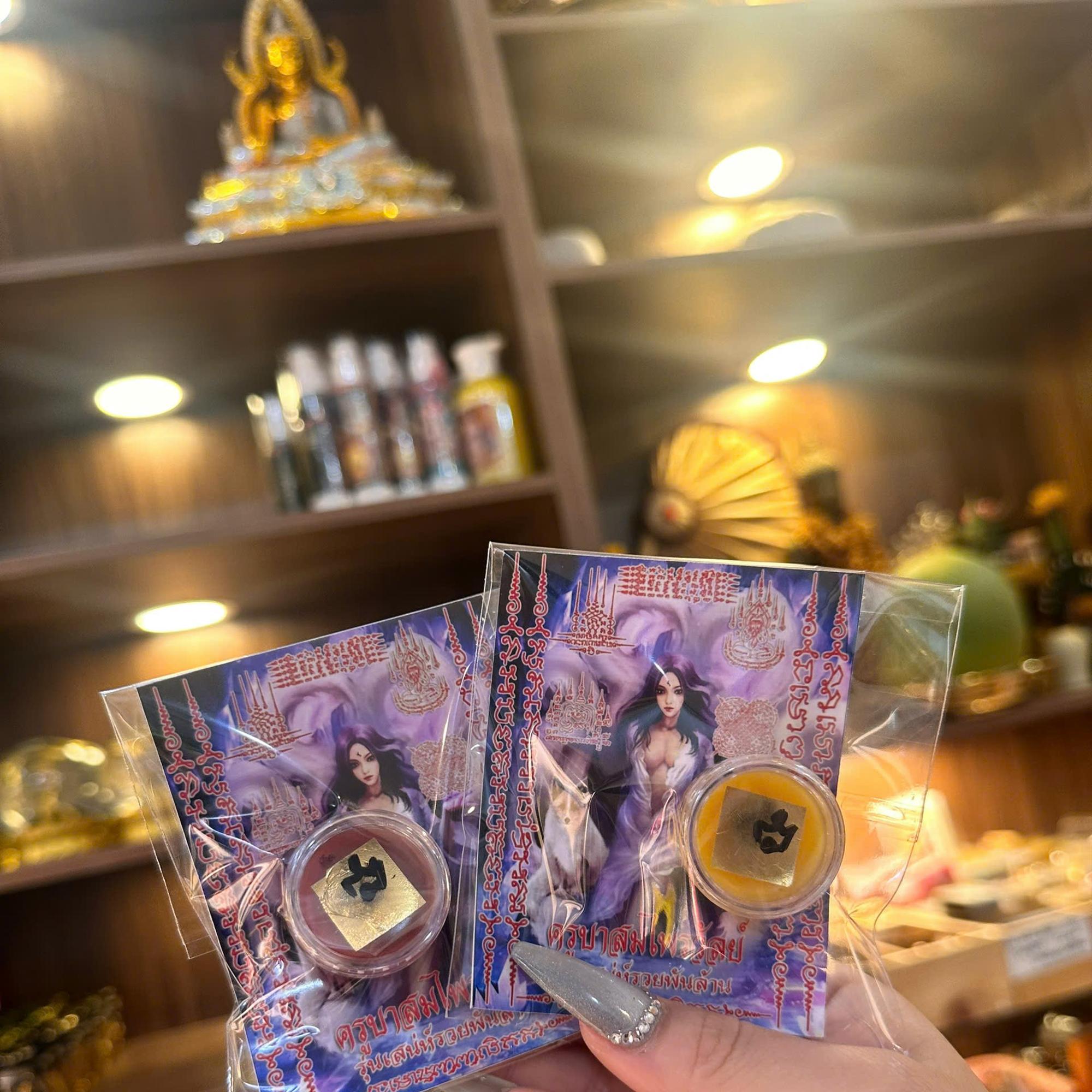  SÁP SỈ PHƯNG 2 MÀU-duoc-ban-tai-Chili Amulet Tâm Linh Thái Lan