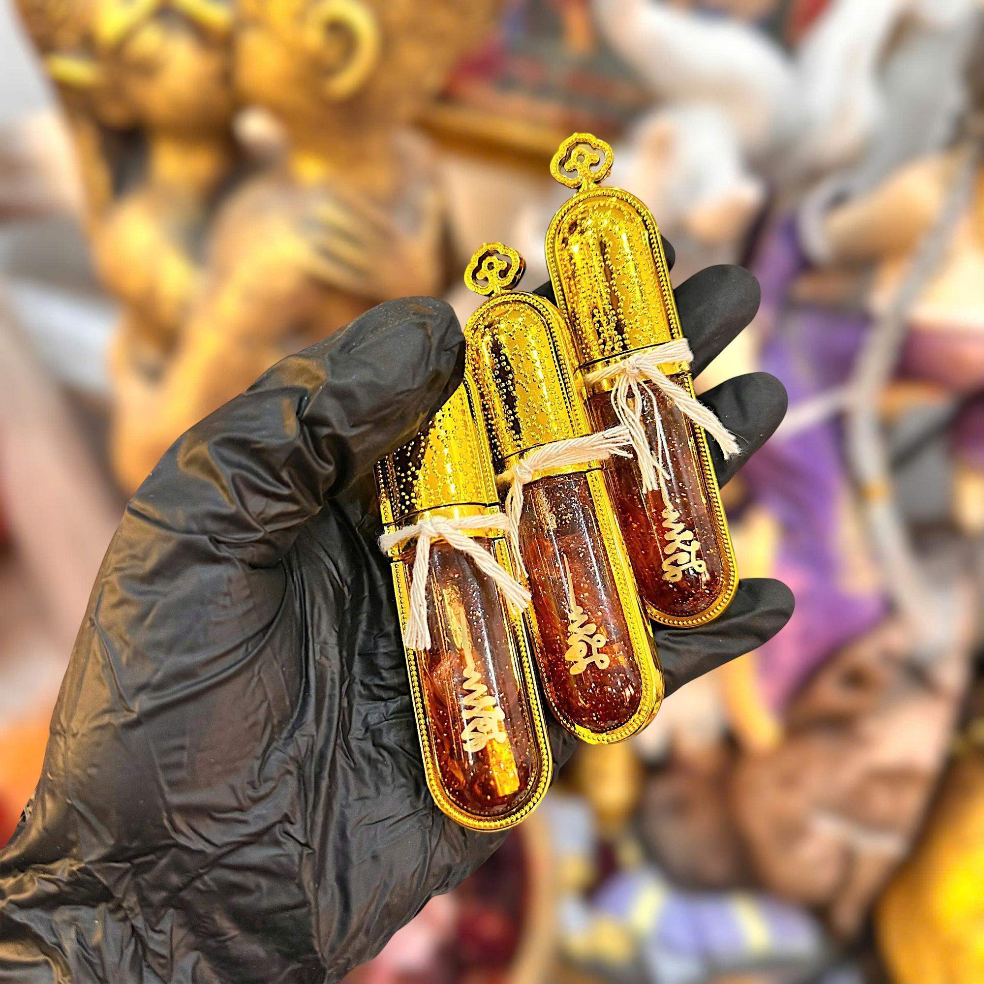 TAKUT ĐỎ CÓ LÁ VÀNG -duoc-ban-tai-Chili Amulet Tâm Linh Thái Lan