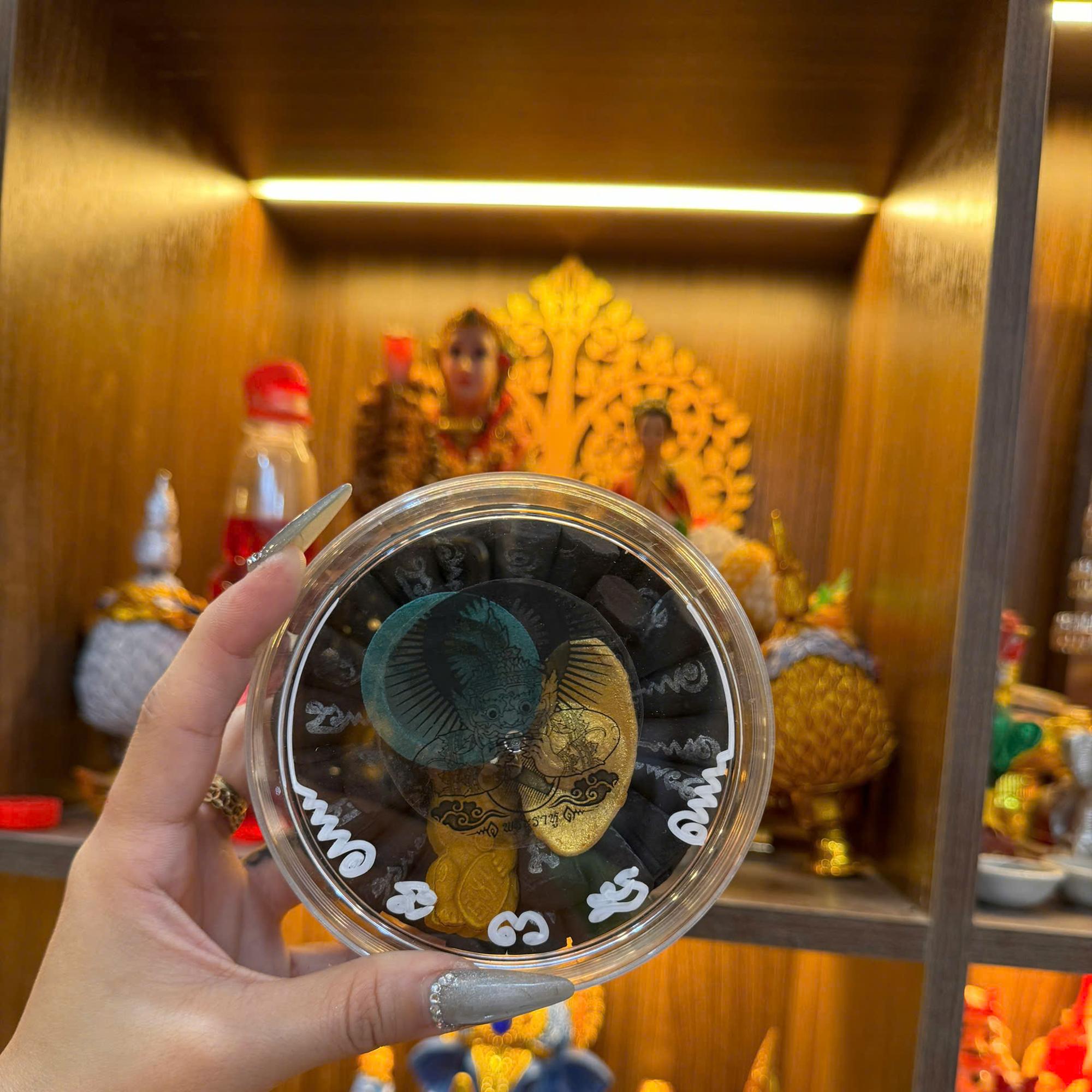 TRẦM RAHU HỘP ĐẾ SEN-duoc-ban-tai-Chili Amulet Tâm Linh Thái Lan
