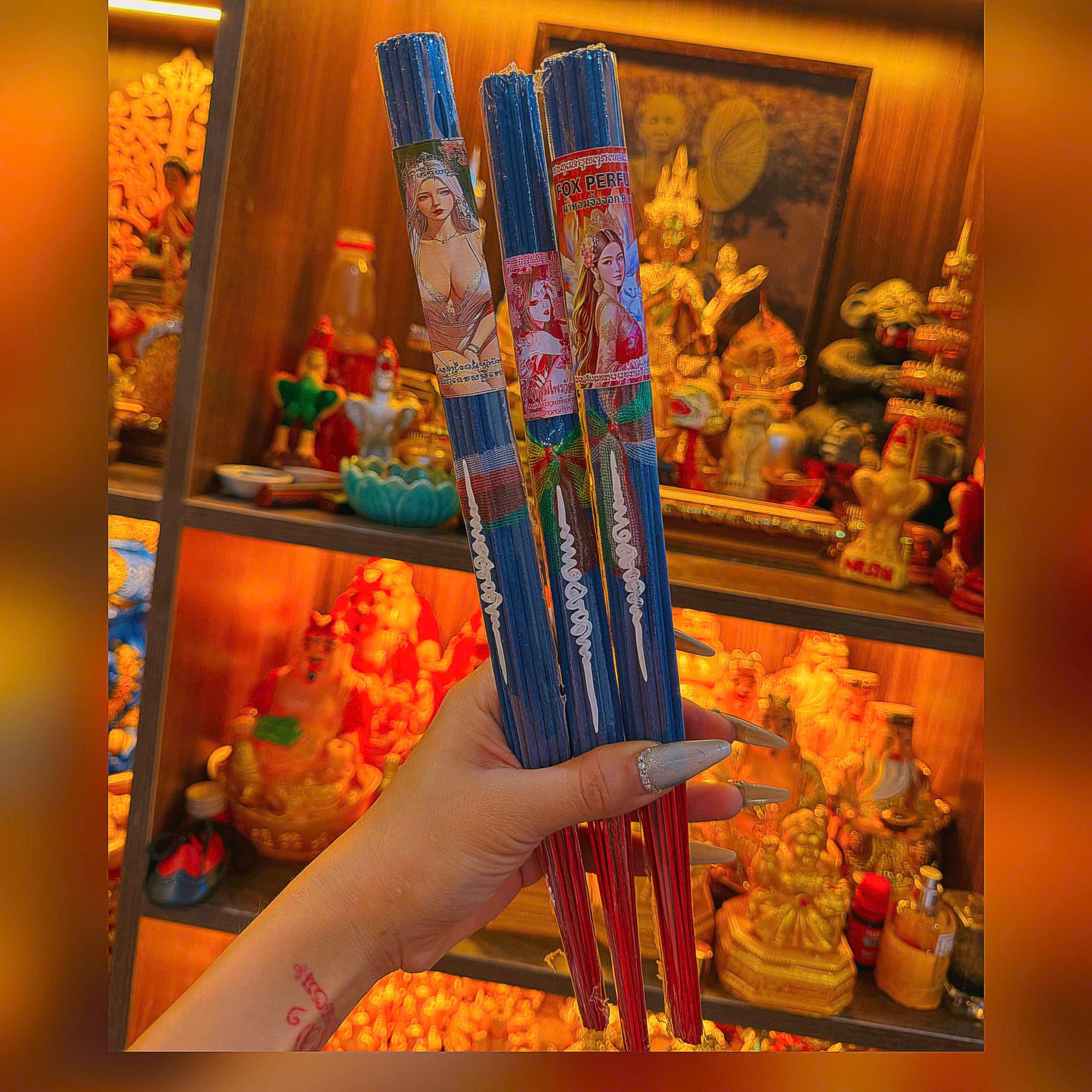 NHANG HỒ LY BÓ MÀU XANH DƯƠNG -duoc-ban-tai-Chili Amulet Tâm Linh Thái Lan