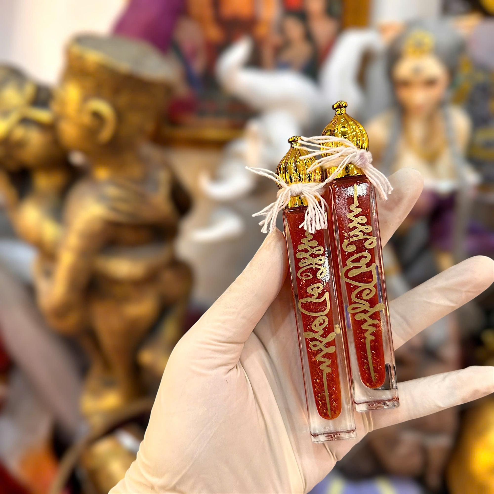 DẦU NGÃI ĐỎ -duoc-ban-tai-Chili Amulet Tâm Linh Thái Lan